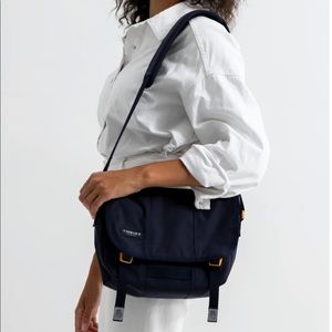 Timbuk2 lightweight flight messenger bag
